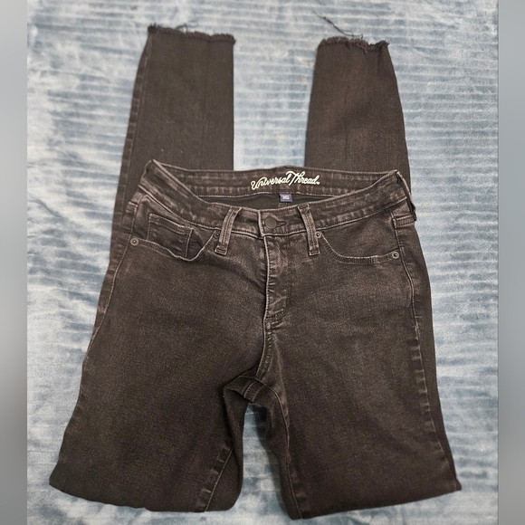 Universal thread mid rise skinny distressed jeans! - Picture 2 of 9